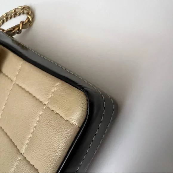 CHANEL Quilted Beige and Black Shoulder Bag - Picture 13 of 15